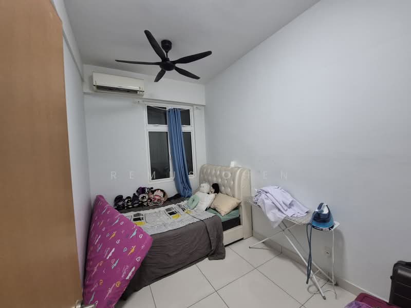 Kondominium untuk Dijual di Sri Putramas III / Royal Regent - Remus Chen - Bedroom - PropertyGuru.com.my