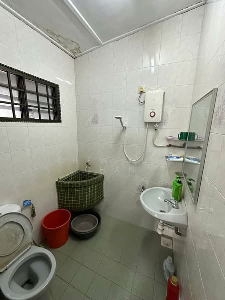 Rumah Teres 1 Tingkat untuk Disewa di Skudai (Johor) - Chew Yun Chan - Bathroom - PropertyGuru.com.my