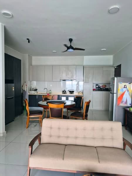 Condominium for Sale at Bay Laurel @ Country Garden Danga Bay - Fion Lee - Kitchen - PropertyGuru.com.my