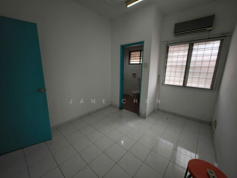 2-storey Terraced House for Sale in Taman Bukit Desa (Kepong) - Jane Chan - Bathroom - PropertyGuru.com.my