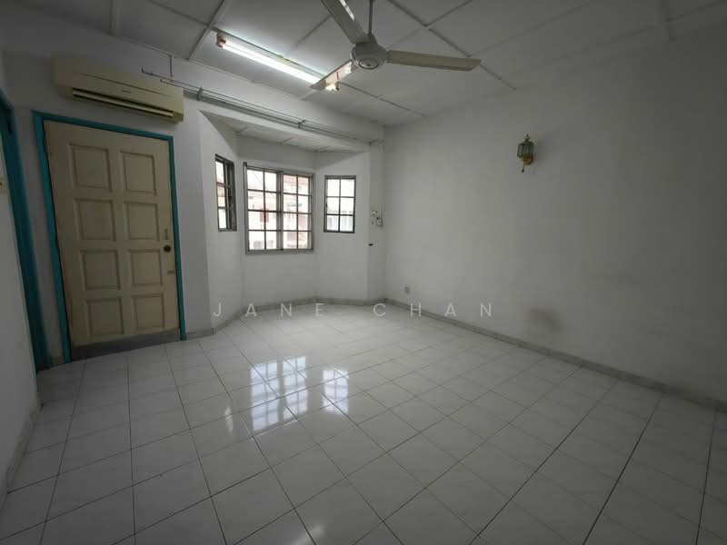 2-storey Terraced House for Sale in Taman Bukit Desa (Kepong) - Jane Chan - Living Room - PropertyGuru.com.my