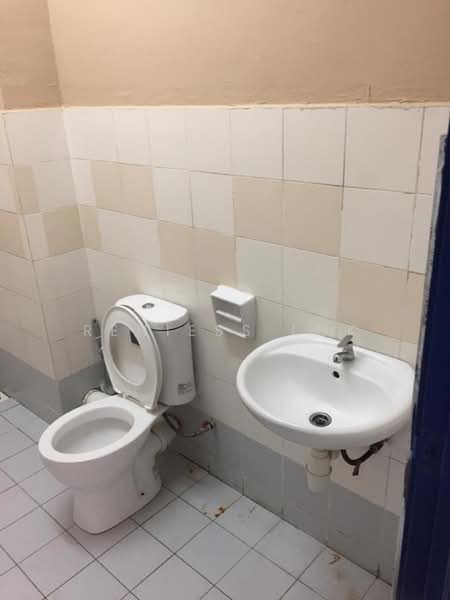 Kondominium untuk Dijual di Nusa Mewah Villa Condominium - Reniess Lok - Bathroom - PropertyGuru.com.my