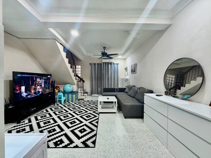 2-storey Terraced House for Sale in Batu Caves (Selangor) - Ashraff Daniel - Living Room - PropertyGuru.com.my