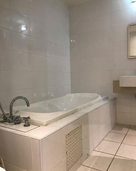 Servis Apartment untuk Disewa di Solaris Dutamas - Eda Wong - Bathroom - PropertyGuru.com.my