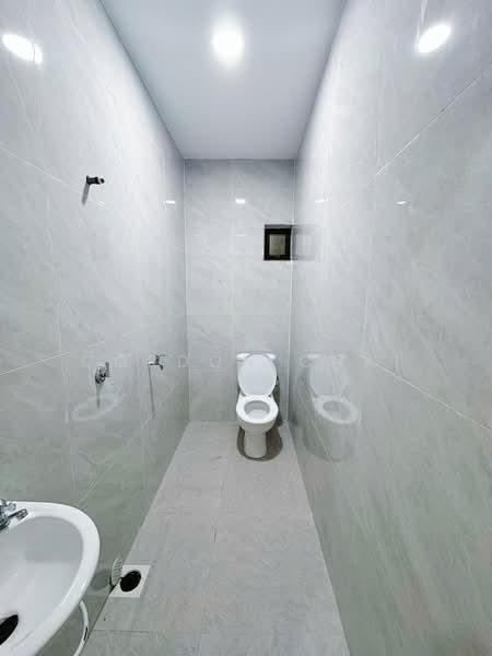 Rumah Teres 2 Tingkat untuk Dijual di Taman Sentosa (Johor Bahru) - Gordon Chai - Bathroom - PropertyGuru.com.my
