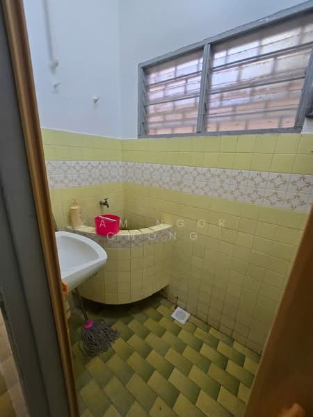 Bungalow for Rent in KLCC (KL City Centre) - Kam Ngor Chong - Bathroom - PropertyGuru.com.my