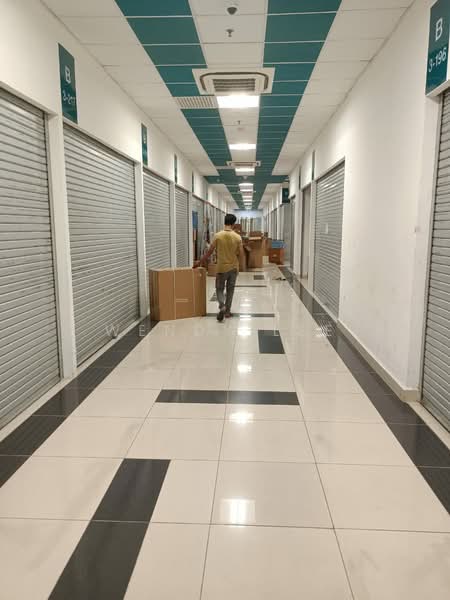 Retail Space for Sale in Bandar Botanic (Klang) - Wendy Lee - Corridor - PropertyGuru.com.my