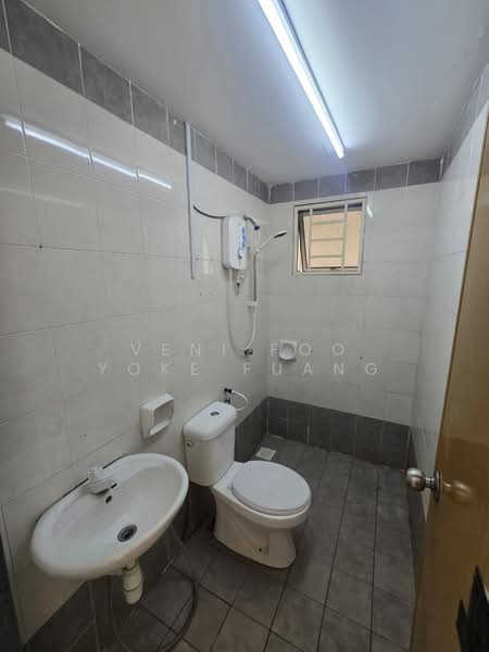 Apartment for Rent at Palm Garden Apartment - Veni Foo Yoke Fuang - Bathroom - PropertyGuru.com.my