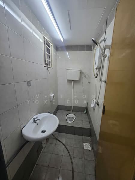 Apartment for Rent at Palm Garden Apartment - Veni Foo Yoke Fuang - Bathroom - PropertyGuru.com.my