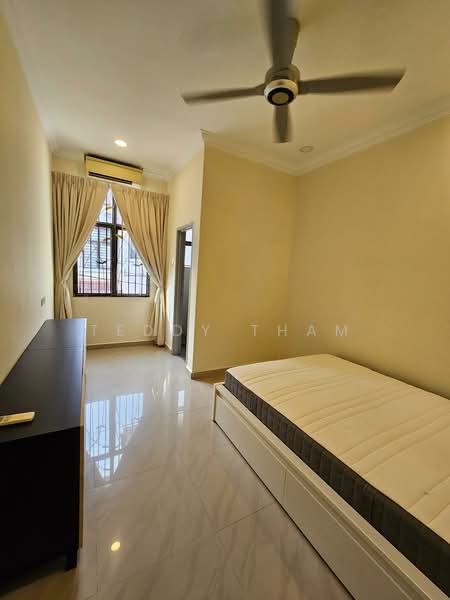 Rumah Teres 2 Tingkat untuk Dijual di Taman Putra Prima (Puchong) - Teddy Tham - Bedroom - PropertyGuru.com.my