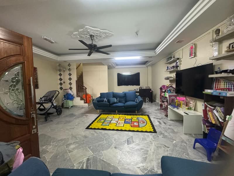 2-storey Terraced House for Sale in Taman Mesra (Shah Alam) - Masnizah Arifin - Living Room - PropertyGuru.com.my