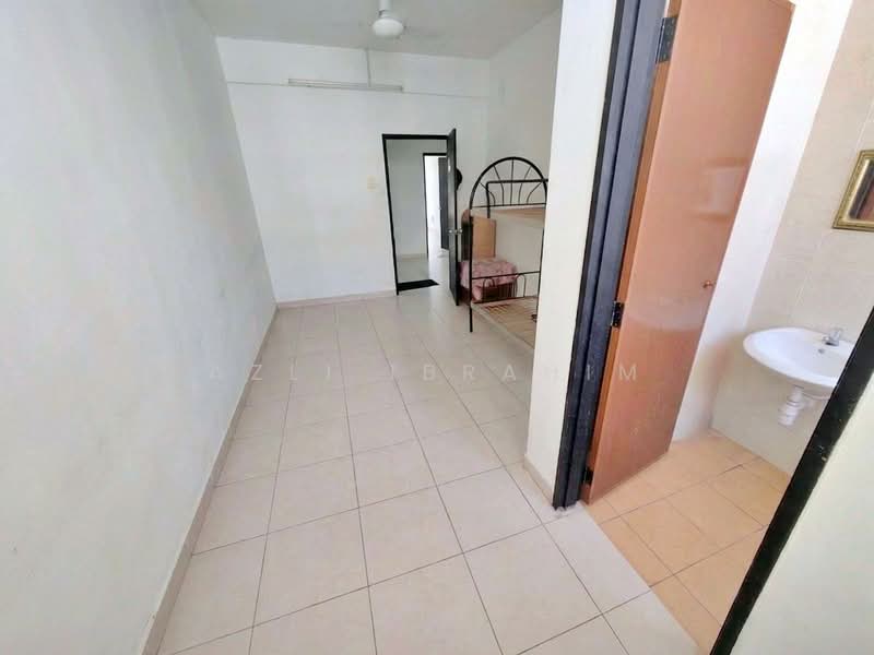 2-storey Terraced House for Sale in Taman Bangi Avenue (Bangi) - Azli Ibrahim - Bedroom - PropertyGuru.com.my