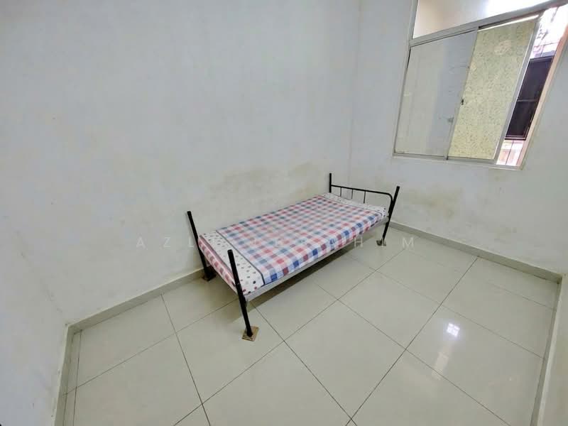 2-storey Terraced House for Sale in Taman Bangi Avenue (Bangi) - Azli Ibrahim - Bedroom - PropertyGuru.com.my