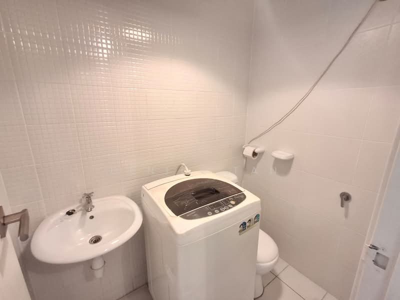 Service Residence for Rent at Sky Loft Premium Suites - Denice Tan - Maid Bathroom - PropertyGuru.com.my