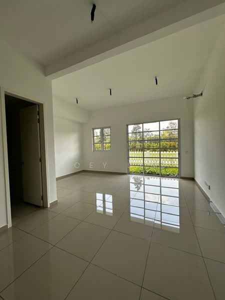 Rumah Teres untuk Dijual di Eco Majestic (Semenyih) - Joey Lim - Living Room - PropertyGuru.com.my