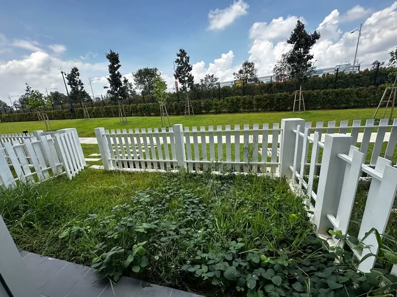 Rumah Teres untuk Dijual di Eco Majestic (Semenyih) - Joey Lim - Garden - PropertyGuru.com.my