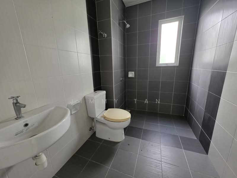 Semi-Detached House for Sale in Bandar Seri Coalfields (Sungai Buloh) - Jimmy Tan - Bathroom - PropertyGuru.com.my