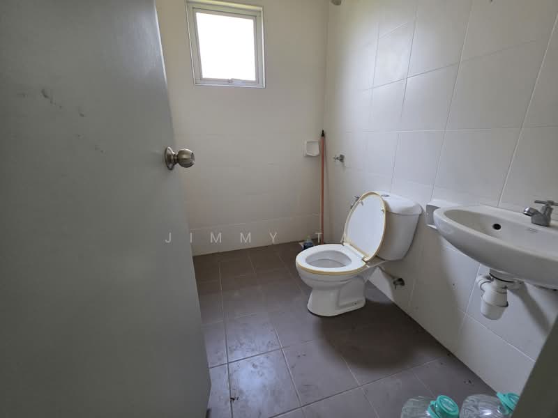 Semi-Detached House for Sale in Bandar Seri Coalfields (Sungai Buloh) - Jimmy Tan - Bathroom - PropertyGuru.com.my