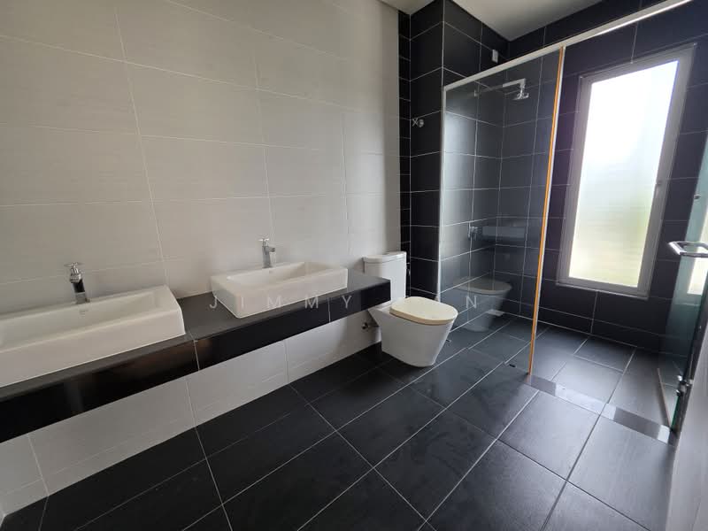 Semi-Detached House for Sale in Bandar Seri Coalfields (Sungai Buloh) - Jimmy Tan - Bathroom - PropertyGuru.com.my