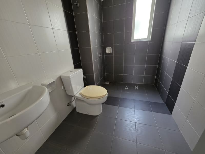 Semi-Detached House for Sale in Bandar Seri Coalfields (Sungai Buloh) - Jimmy Tan - Bathroom - PropertyGuru.com.my