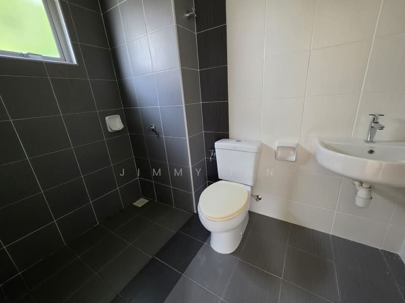 Semi-Detached House for Sale in Bandar Seri Coalfields (Sungai Buloh) - Jimmy Tan - Bathroom - PropertyGuru.com.my