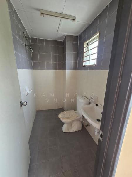 Pangsapuri untuk Disewa di Teratai Residence - Christine Chong - Bathroom - PropertyGuru.com.my