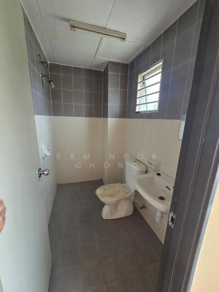 Pangsapuri untuk Disewa di Teratai Residence - Christine Chong - Bathroom - PropertyGuru.com.my