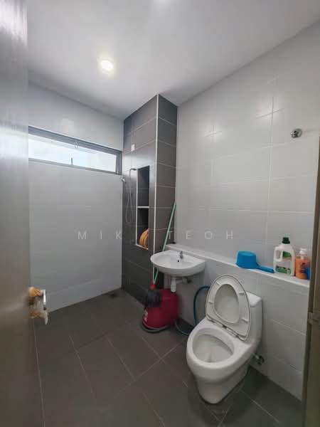 Cluster House for Sale in Taman Gemilang (Kulai) - Miki Teoh - Bathroom - PropertyGuru.com.my