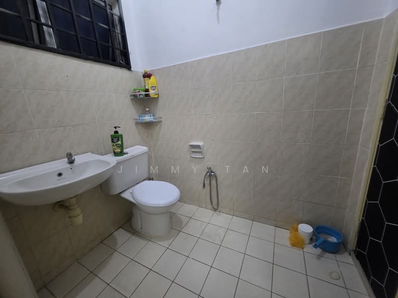 Rumah Teres 2 Tingkat untuk Disewa di Desa Coalfields (Sungai Buloh) - Jimmy Tan - Bathroom - PropertyGuru.com.my