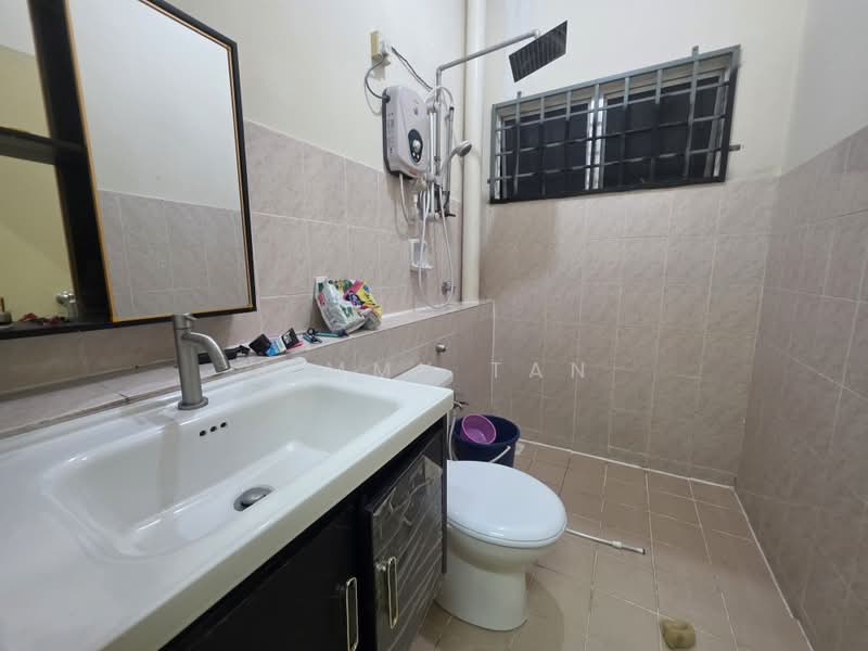 Rumah Teres 2 Tingkat untuk Disewa di Desa Coalfields (Sungai Buloh) - Jimmy Tan - Bathroom - PropertyGuru.com.my