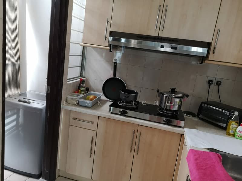 Service Residence for Sale at Serviced Residence @ Casa Tiara - Evan Chong - Kitchen - PropertyGuru.com.my