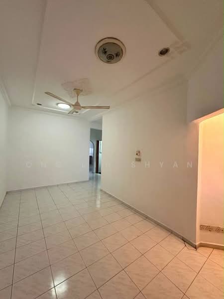 1-storey Terraced House for Sale in Taman Universiti (Skudai) - Ong Lih Shyan - Living Room - PropertyGuru.com.my