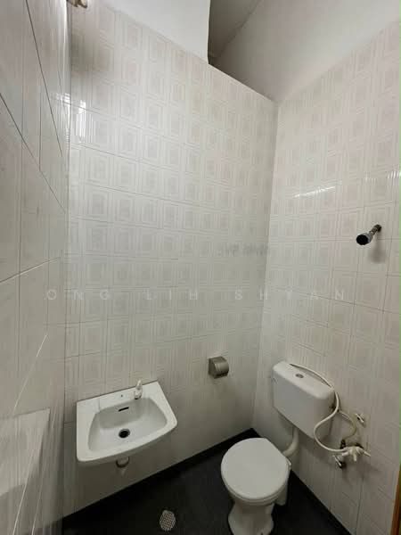 1-storey Terraced House for Sale in Taman Universiti (Skudai) - Ong Lih Shyan - Bathroom - PropertyGuru.com.my