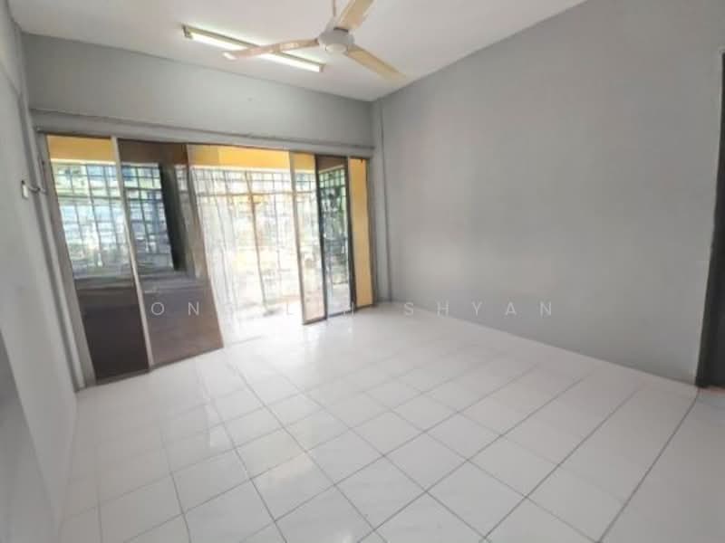 Pangsapuri untuk Dijual di Lily & Jasmine Apartment - Ong Lih Shyan - Living Room - PropertyGuru.com.my