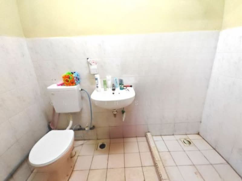 Pangsapuri untuk Dijual di Lily & Jasmine Apartment - Ong Lih Shyan - Bathroom - PropertyGuru.com.my