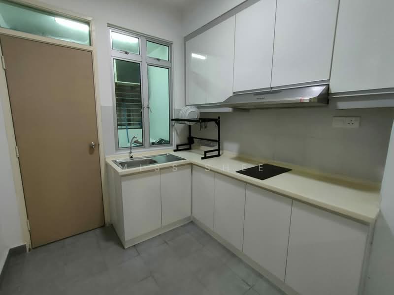 Apartment for Sale at Austin Suites (Permata Austin) - Miss Shee - Kitchen - PropertyGuru.com.my