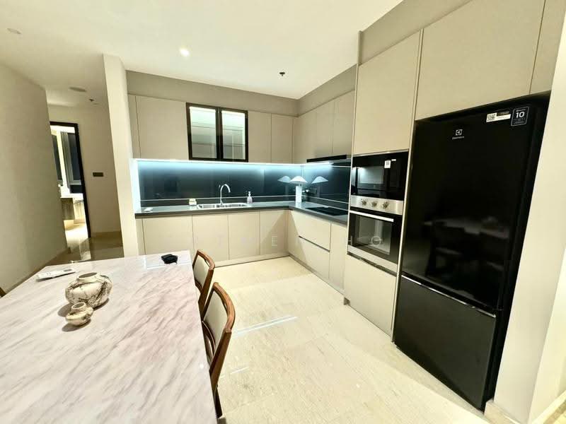 Service Residence for Sale at Marriott Residence @ Gurney - Ertmen Ho - Kitchen - PropertyGuru.com.my