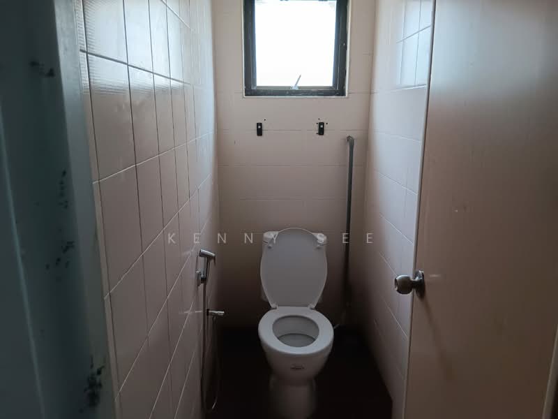Kedai / Pejabat untuk Disewa di Shah Alam (Selangor) - Kenny See - Bathroom - PropertyGuru.com.my