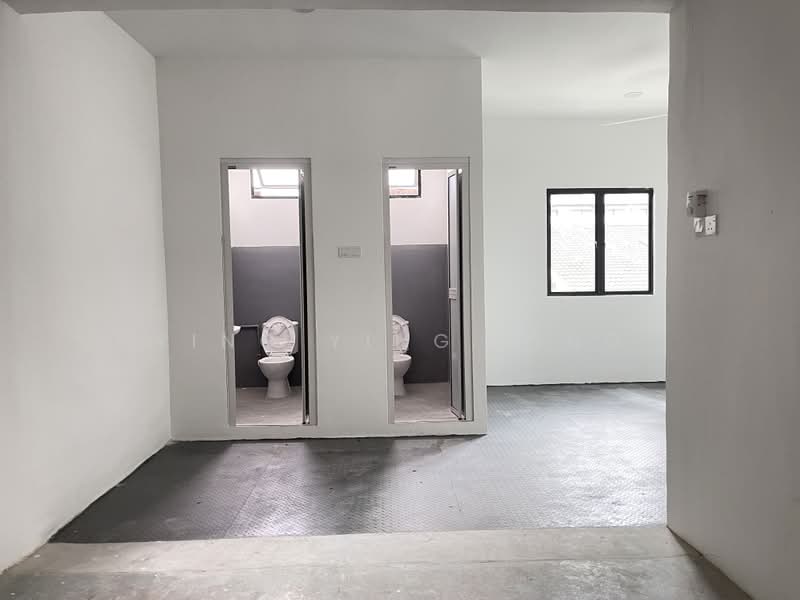 Shop for Rent in Taman Puteri Wangsa (Ulu Tiram) - Ying Ying Ling - Bathroom - PropertyGuru.com.my