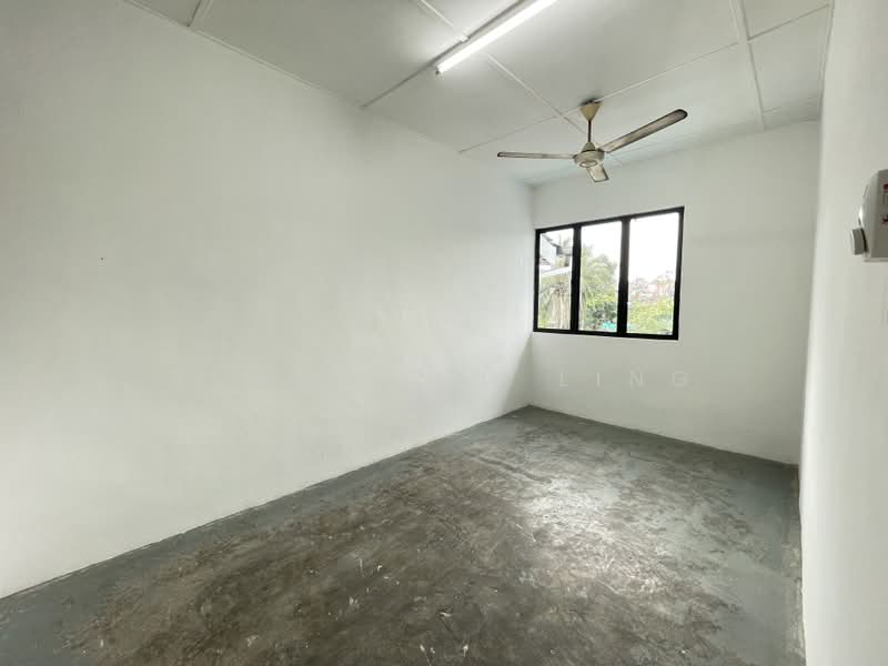 Shop for Rent in Taman Puteri Wangsa (Ulu Tiram) - Ying Ying Ling - Interior - PropertyGuru.com.my
