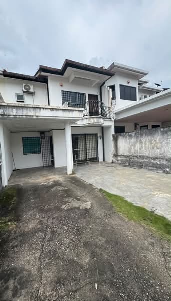 2-storey Terraced House for Rent in Taman Bukit Rawang Jaya (Rawang) - Evelyn Khoo - Car Porch - PropertyGuru.com.my