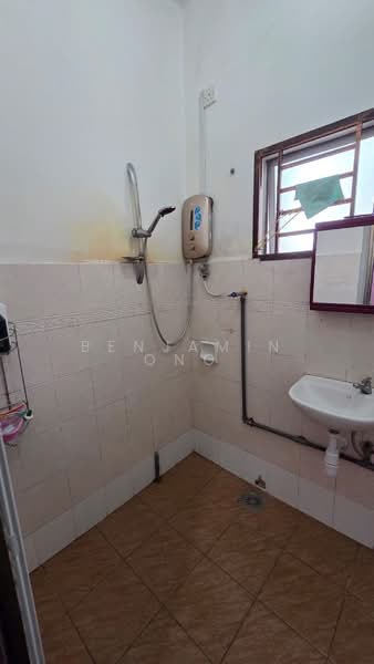 Rumah Bandar untuk Dijual di Johor Bahru (Johor) - Benjamin Ong - Bathroom - PropertyGuru.com.my