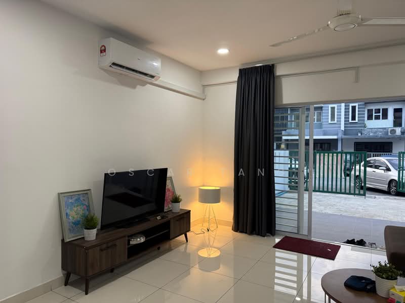 Rumah Teres untuk Disewa di Semenyih (Selangor) - Oscar Tang - Living Room - PropertyGuru.com.my