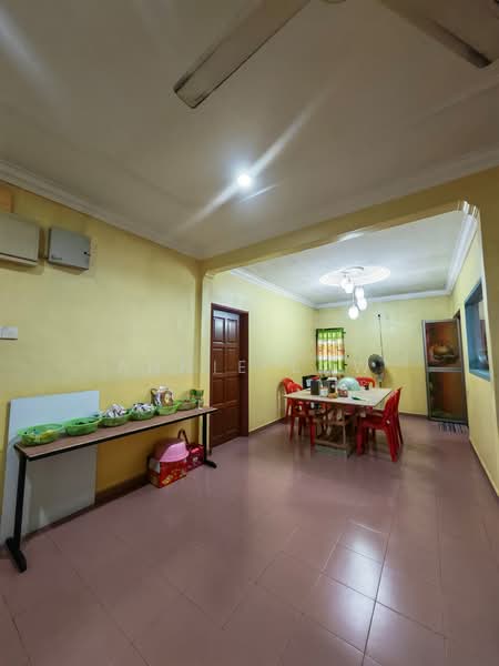 1-storey Terraced House for Sale in Taman Puteri Wangsa (Ulu Tiram) - Annie Low - Dining Room - PropertyGuru.com.my