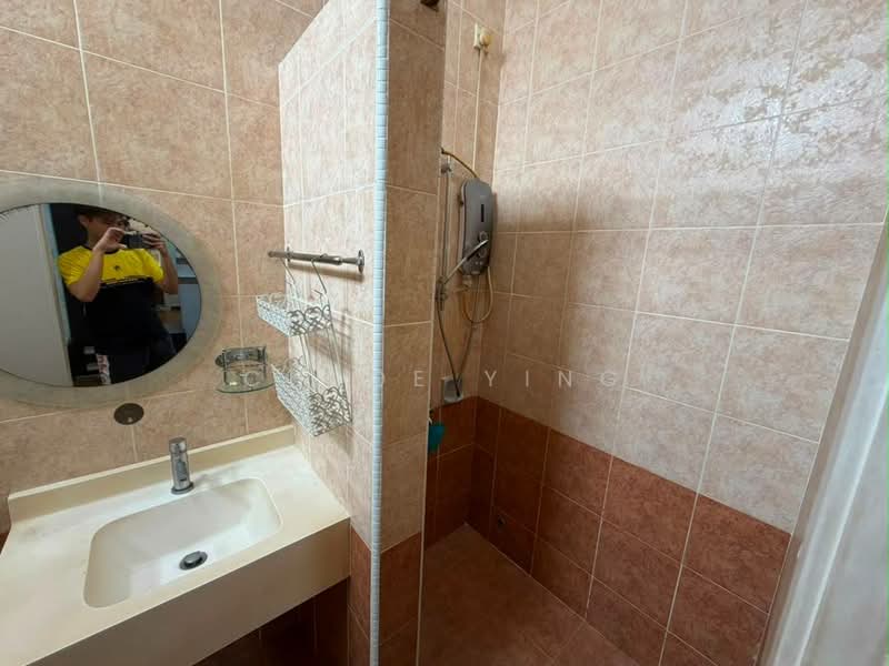 1.5-storey Terraced House for Rent in Johor Bahru (Johor) - Chloe Ying - Bathroom - PropertyGuru.com.my