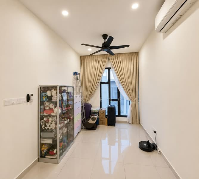 Cluster House for Sale in Jade Hills (Kajang) - Soon Sheng Law - Living Room - PropertyGuru.com.my