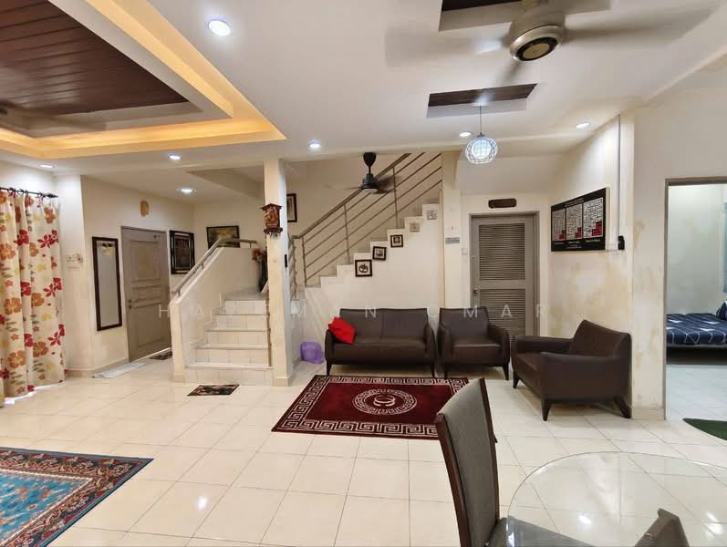 Rumah Teres 2 Tingkat untuk Dijual di Bangi (Selangor) - Hazeman Omar - Living Room - PropertyGuru.com.my