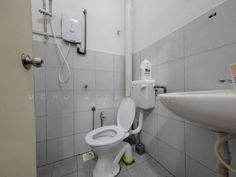 Rumah Teres 1 Tingkat untuk Dijual di Banting (Selangor) - Mohd Aizat Saiful Bahri - Bathroom - PropertyGuru.com.my