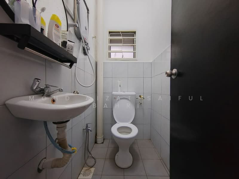 Rumah Teres 1 Tingkat untuk Dijual di Banting (Selangor) - Mohd Aizat Saiful Bahri - Bathroom - PropertyGuru.com.my