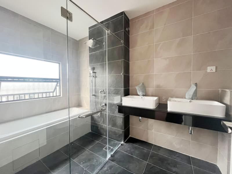 Rumah Berkembar untuk Dijual di Taman Sutera Utama (Skudai) - Michele Sylvester - Bathroom - PropertyGuru.com.my